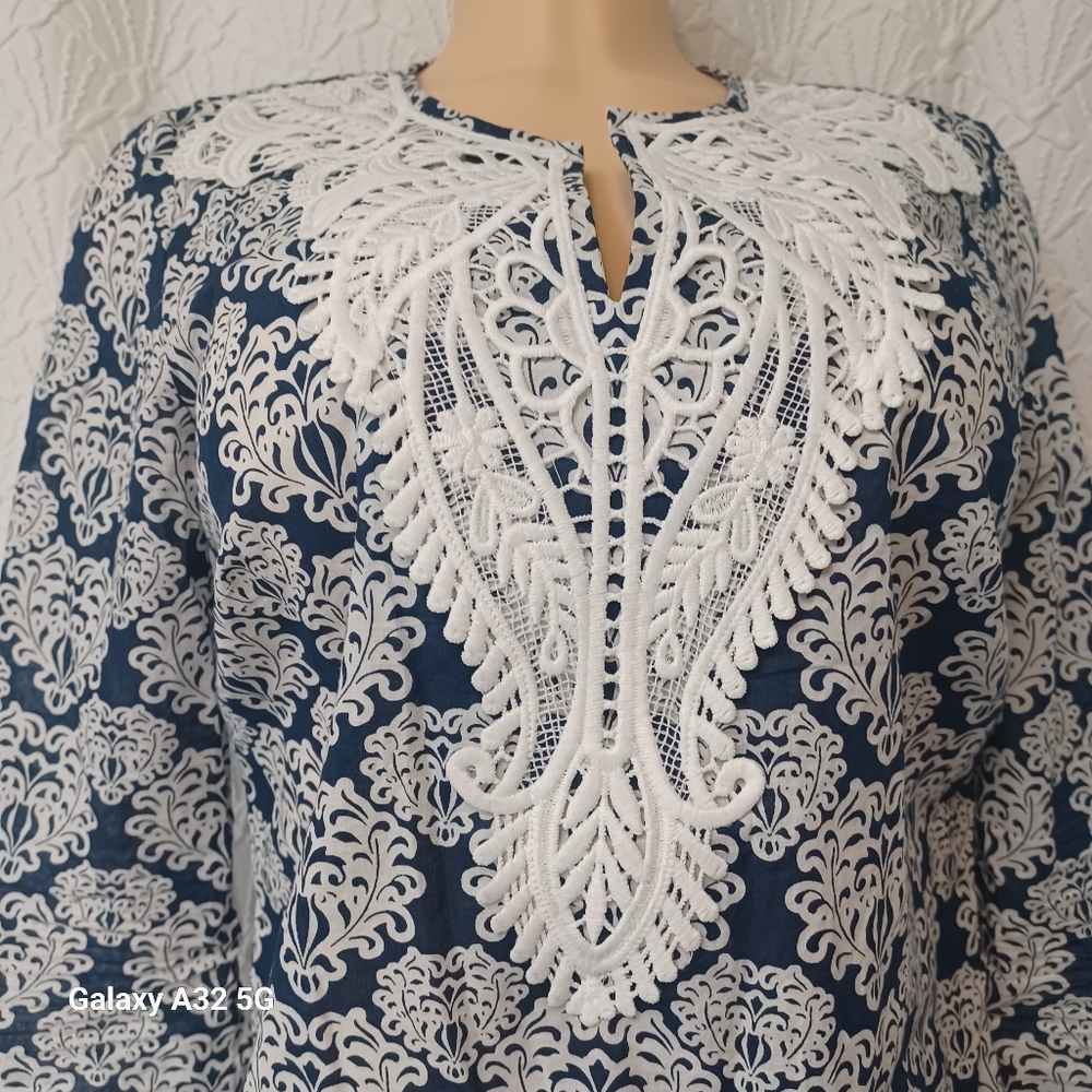 Talbots women  Size XS Blue and White Embroidered 3/4 Sleeve Blouse. 100% Cotton - Picture 3 of 11